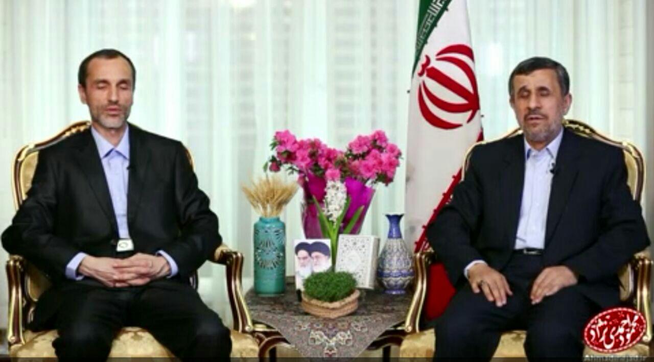 ژست جالب احمدی نژاد و بقایی در پیام نوروزی +عکس