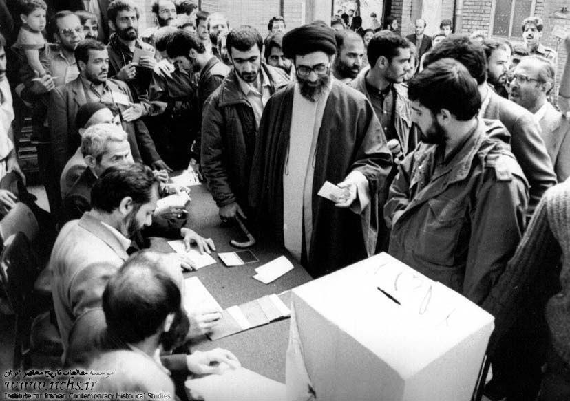تصاویر قدیمی از رای دادن رهبر انقلاب در انتخابات ریاست جمهوری