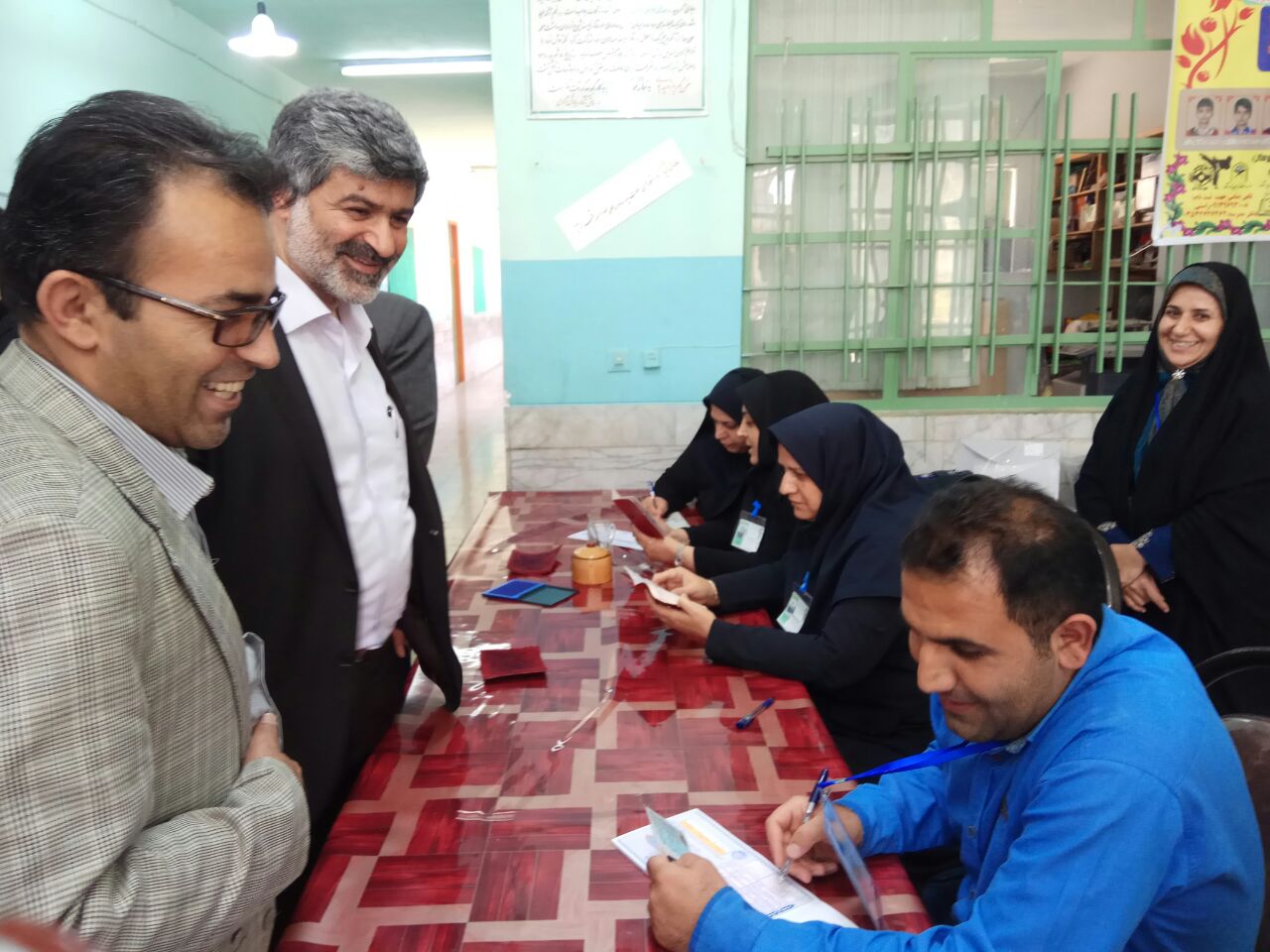 بازدید موسوی بیوکی از حوزه های اخذ رای در اشکذر +عکس