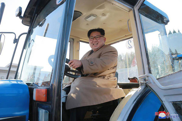 ذوق زدگی رهبر کره شمالی بخاطر تراکتورسواری +عکس