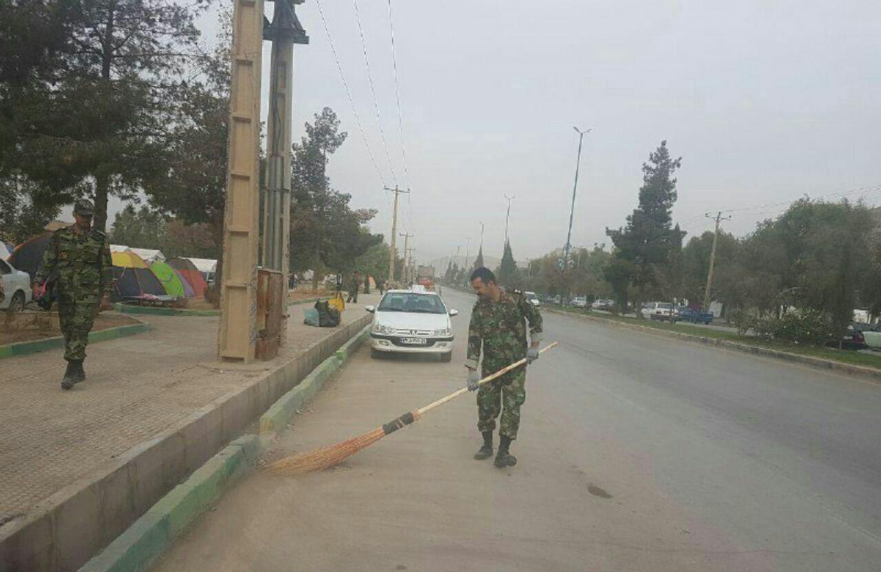 افسران ارتش در حال نظافت مناطق زلزله زده +عکس