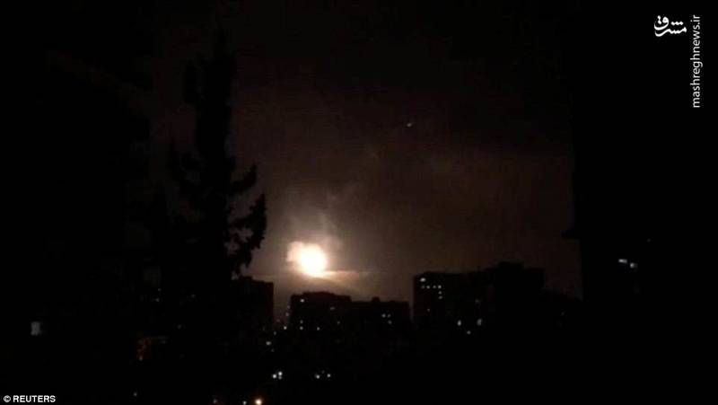 لحظه انهدام موشک آمریکایی در آسمان دمشق +عکس