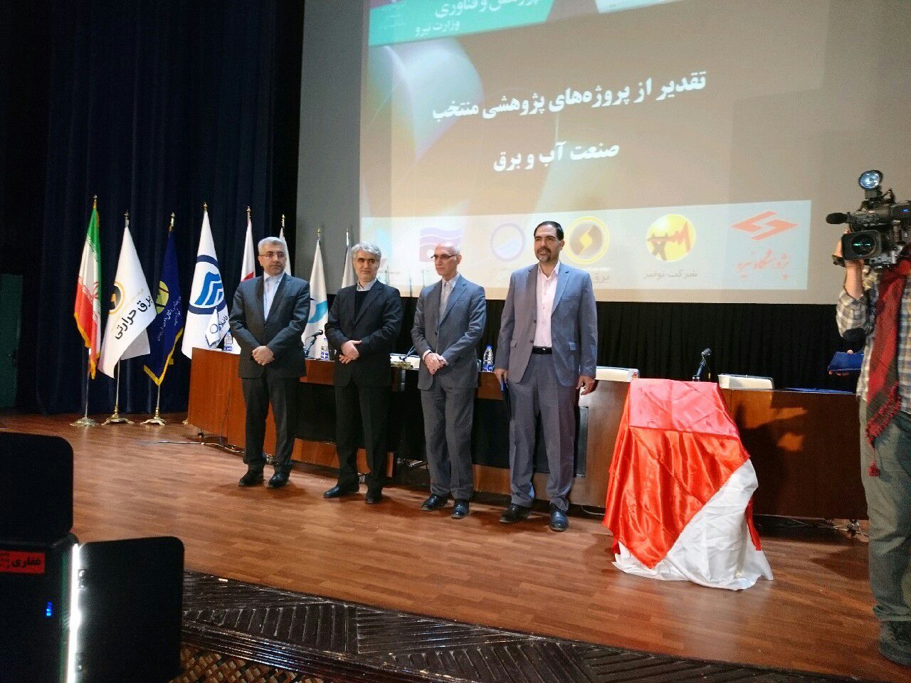 پروژه تولید نیروی برق استان یزد به عنوان پروژه برتر وزارت نیرو