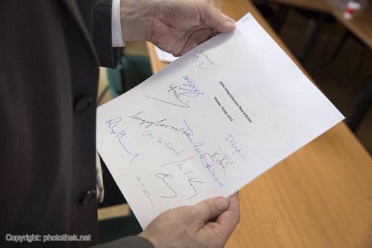 توافقنامه امضای شده ایران و 5+1 / عکس