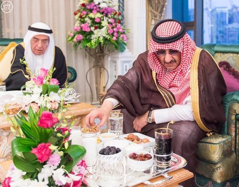 افطاری پادشاه عربستان سعودی (عکس)