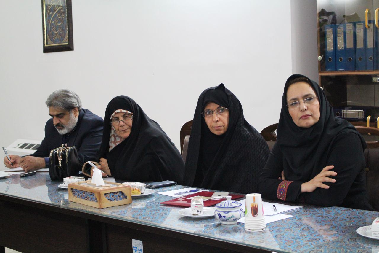 نشست فرهنگیان یزدی با موسوی بیوکی +عکس