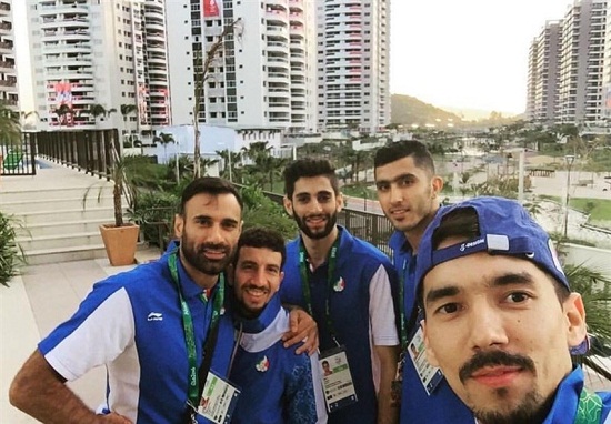 سلفی والیبالیست‌های ایرانی در دهکده المپیک