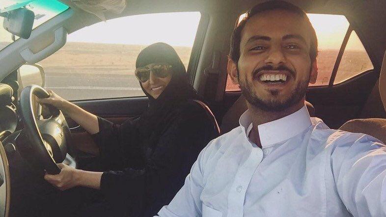 سلفی جوان سعودی با مادرش كه حالا اجازه رانندگی دارد +عکس