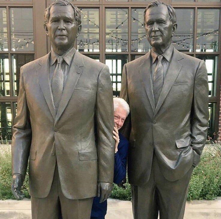 پنهان شدن بیل کلینتون در بین بوش‌ها +عکس