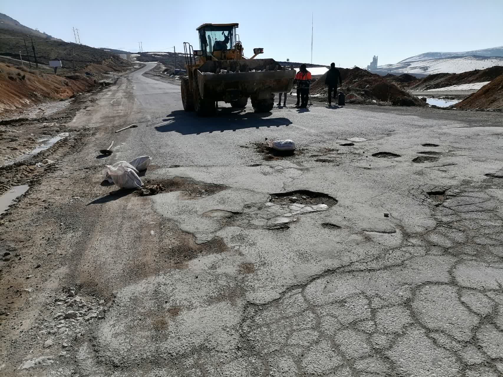 آماده سازی جادههای شهرستان مارگون برای تردد مسافران نوروزی آماده سازی جادههای شهرستان مارگون برای تردد مسافران نوروزی
