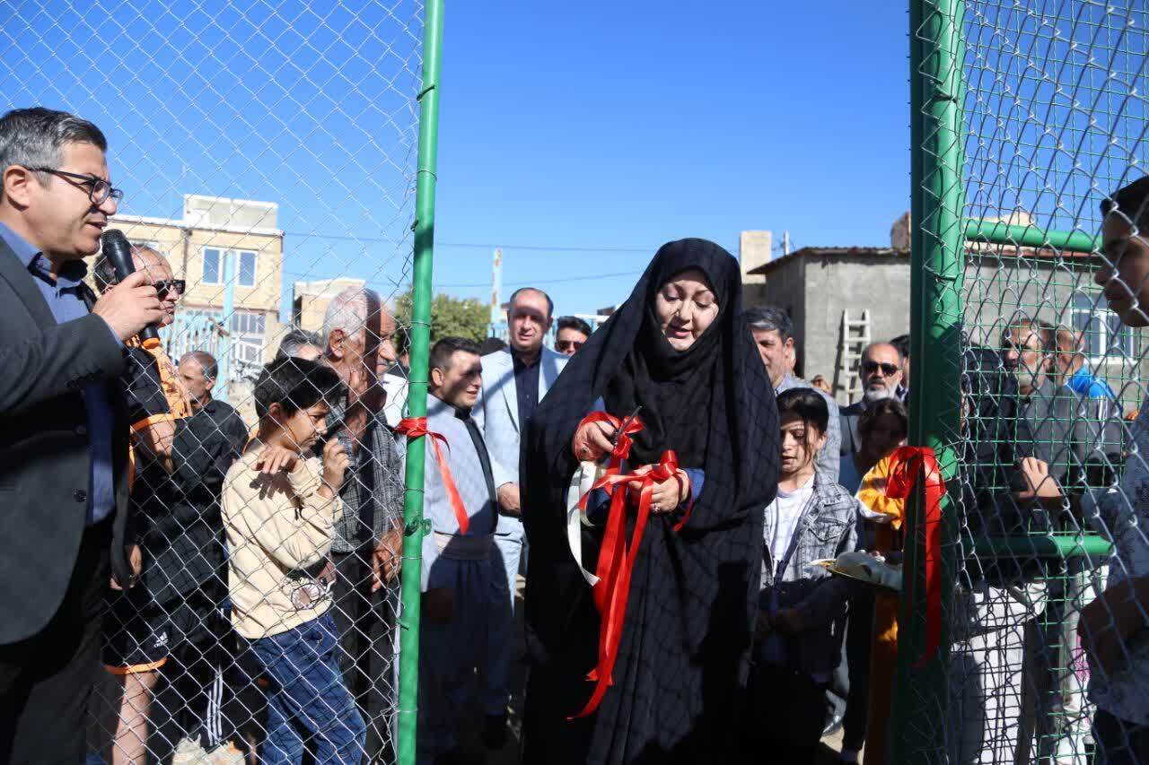 زمین چمن مصنوعی روستای علی&zwnj;آباد مشیر دهگلان افتتاح شد