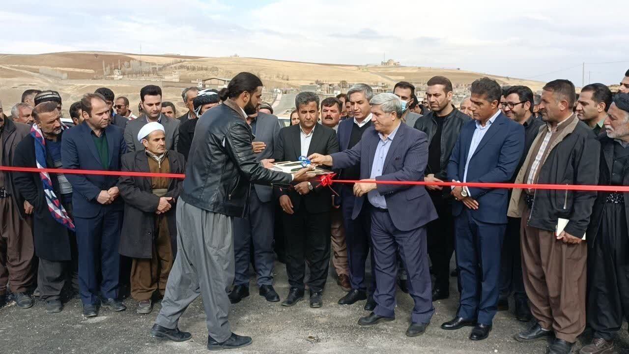 افتتاح مجموعه ورزشی هزارکانیان با حضور مسئولان استان کردستان افتتاح مجموعه ورزشی هزارکانیان با حضور مسئولان استان کردستان